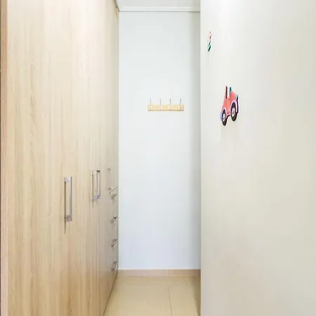 Apartment Family House,acropolis View,5 Min From Metro *
