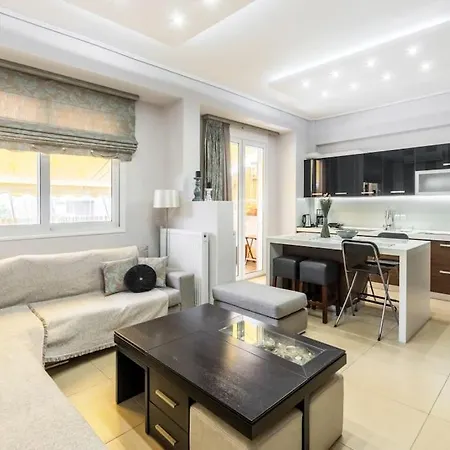 Family House,acropolis View,5 Min From Metro Apartment