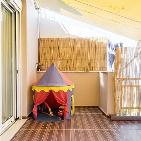 Family House,acropolis View,5 Min From Metro Apartment