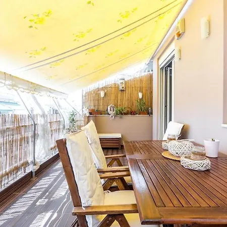 Family House,acropolis View,5 Min From Metro Apartment