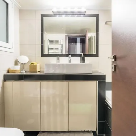 Apartment Family House,acropolis View,5 Min From Metro